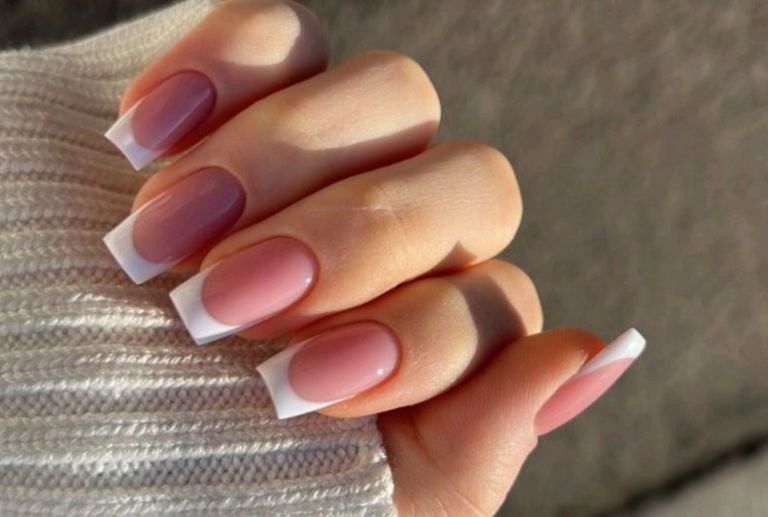 10 Gorgeous Pink French Tip Nail Designs